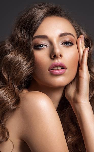 Kies voor een behandeling van je nagels of haren altijd voor Beauty by Kyra in Almere Poort.